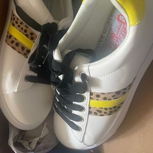 NWT Jellypop sneakers size 8